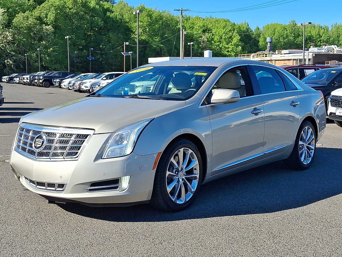 Why Choose Cadillac XTS Over Honda Accord Hybrid | Jorge Valdivia