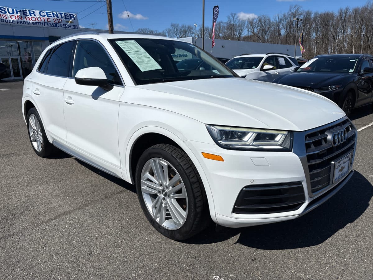 Discover a Better Deal: 2018 Audi Q5 vs Toyota Prius | Jorge Valdivia
