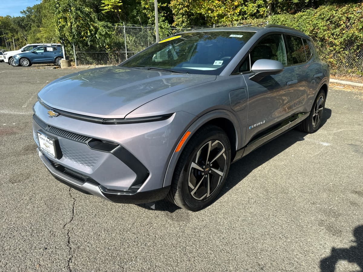 Why Choose a Chevy Equinox EV Over Dacia Sandero | Jorge Valdivia