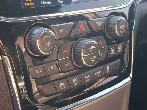 2020 Jeep Grand Cherokee Limited 4x4, photo 15 of 31