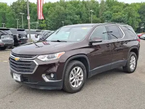 2021 Chevrolet Traverse LT Cloth, photo 2 of 30