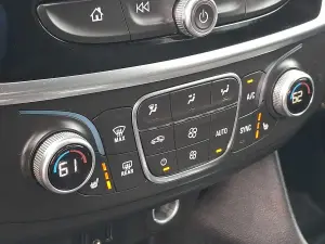 2021 Chevrolet Traverse LT Cloth, photo 14 of 30