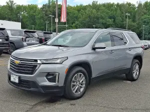 2023 Chevrolet Traverse LT Leather, photo 2 of 31
