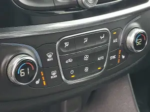 2023 Chevrolet Traverse LT Leather, photo 14 of 31