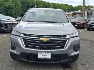 2023 Chevrolet Traverse LT Leather, photo 1 of 31