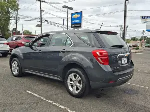 2017 Chevrolet Equinox LS, photo 4 of 29