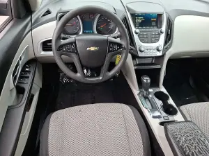 2017 Chevrolet Equinox LS, photo 11 of 29