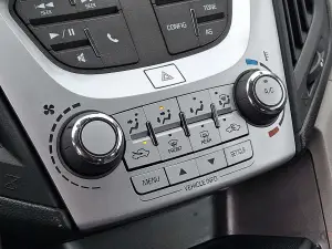 2017 Chevrolet Equinox LS, photo 15 of 29