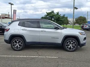2024 Jeep Compass Limited 4x4, photo 6 of 30