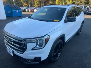 2022 GMC Terrain AT4, photo 3 of 5