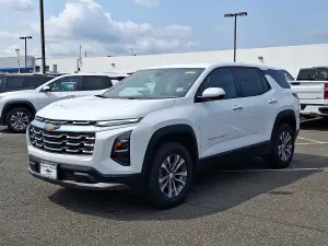 2026 Chevrolet Equinox LT, photo 2 of 30