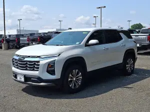 2026 Chevrolet Equinox LT, photo 2 of 29