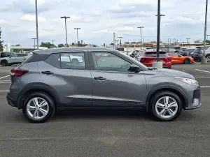 2025 Nissan Kicks Play, photo 6 of 29