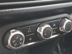 2025 Nissan Kicks Play, photo 14 of 29