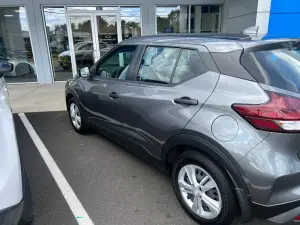 2025 Nissan Kicks Play, photo 1 of 29