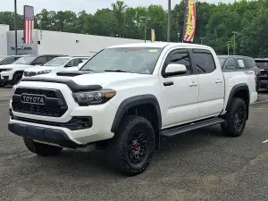 2017 Toyota Tacoma TRD Pro, photo 2 of 30