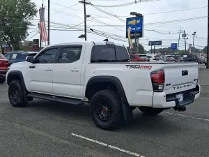 2017 Toyota Tacoma TRD Pro, photo 3 of 30